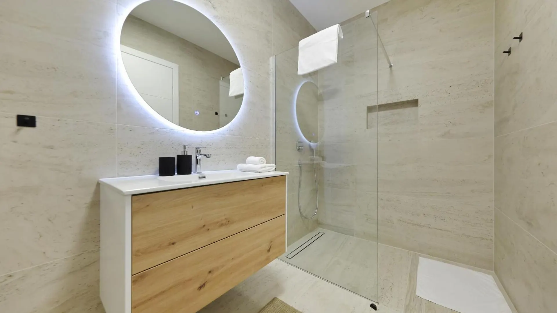 Villa Cloud 9 D7 Vila Tkon